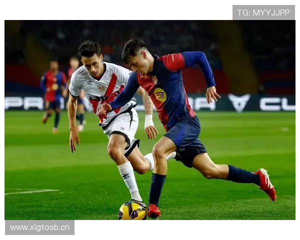 哈维与伊涅斯塔在组织调度上出现偏移，哈维更偏向单点驱动