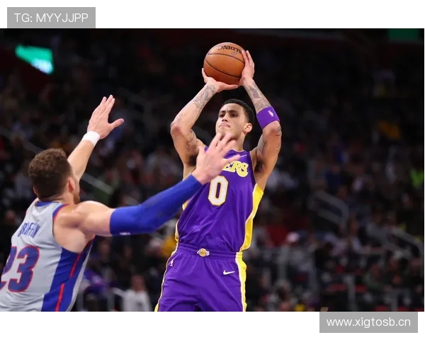 库兹马无球跑动助湖人提升三分效率拉开对手防线
