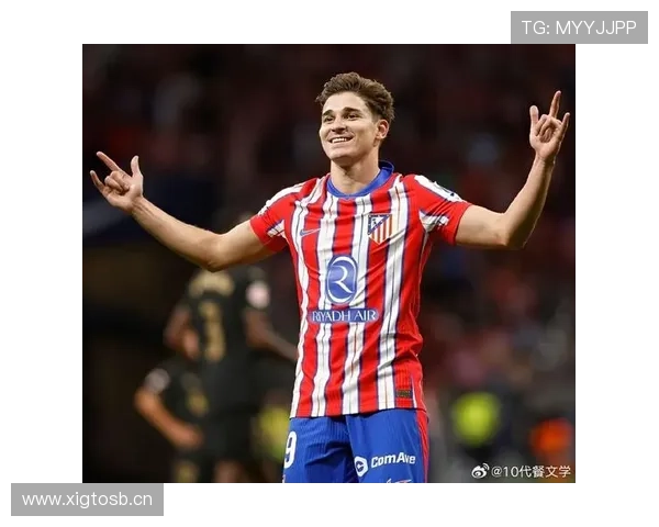 阿尔瓦雷斯上场像铁人，下楼像阔太，这反差看着我笑出声